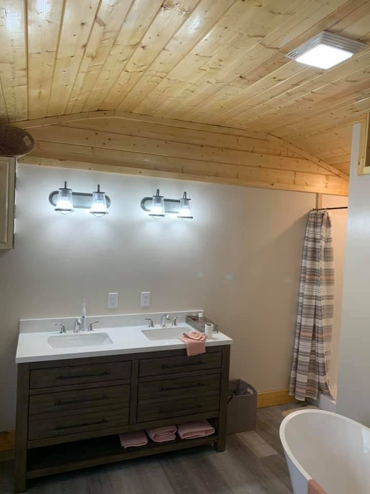 Primary bath vanity lighting