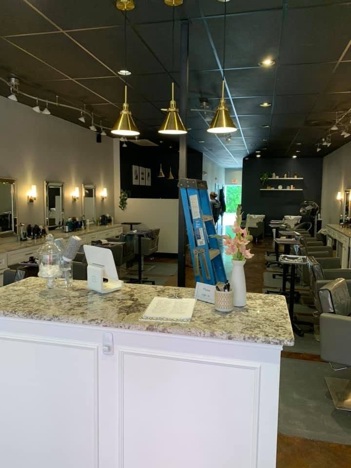 Salon pendant lighting array